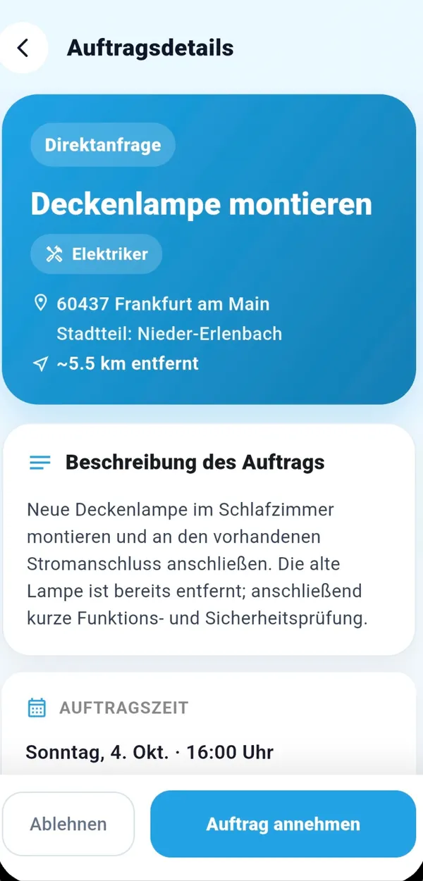 Auftragsdetails einer Direktanfrage „Deckenlampe montieren“ in CleverFix Profi mit Ort, Entfernung, Beschreibung, Auftragszeit und den Schaltflächen Ablehnen und Auftrag annehmen